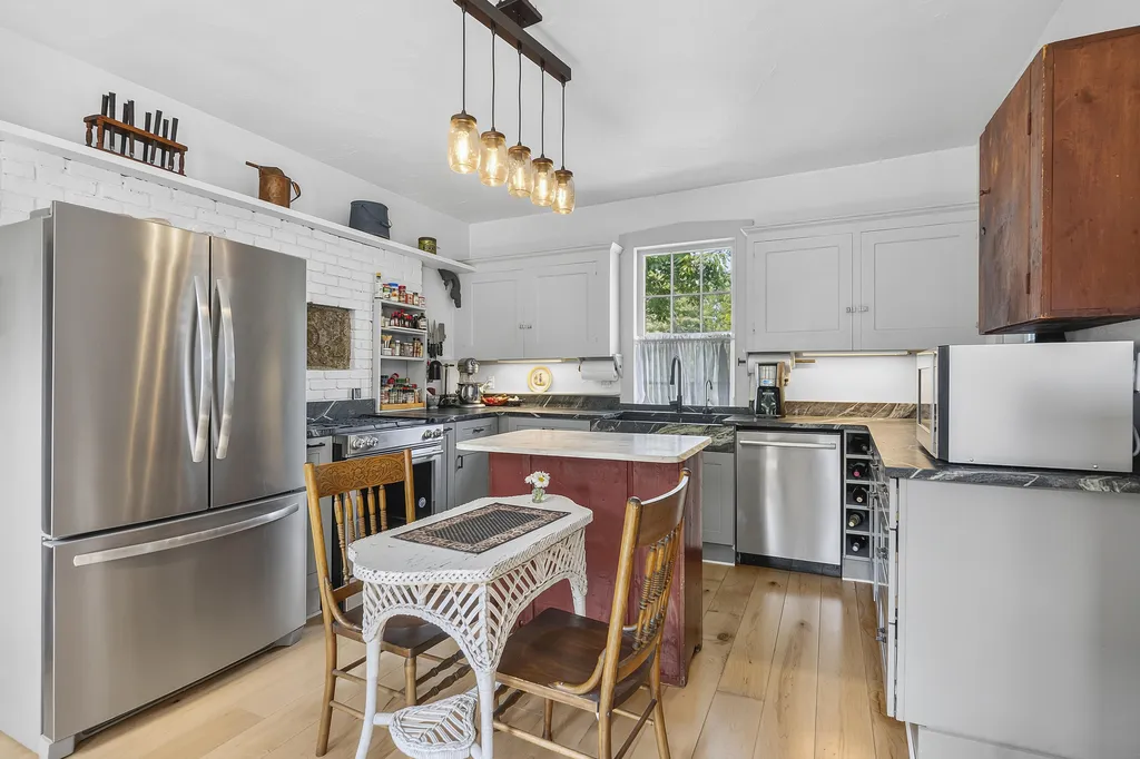 54 Federal Street Wiscasset ME 04578