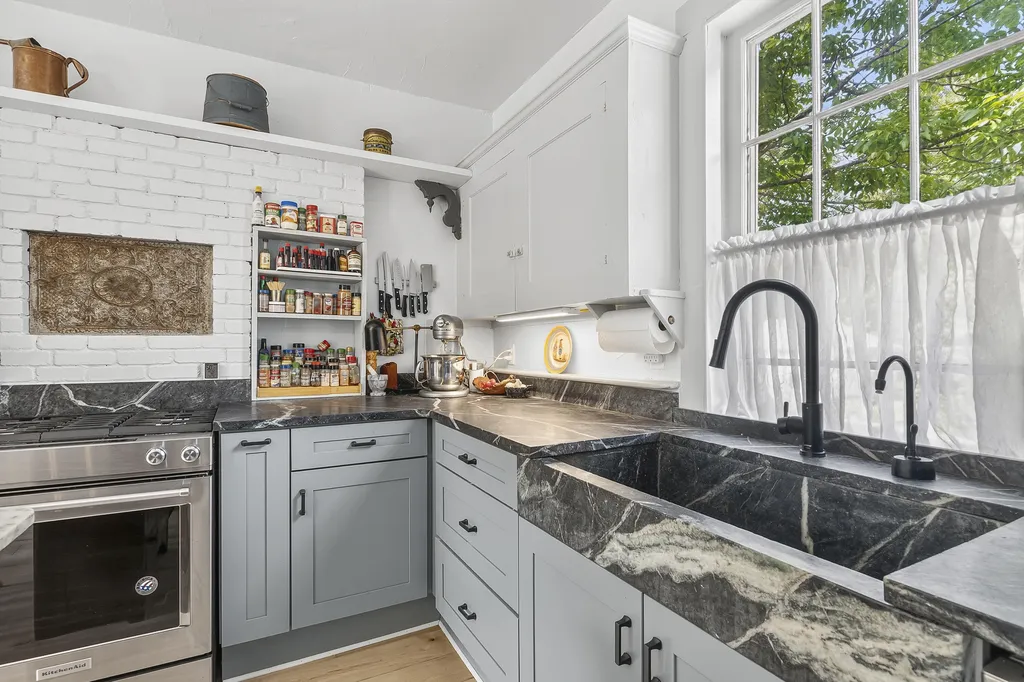 54 Federal Street Wiscasset ME 04578