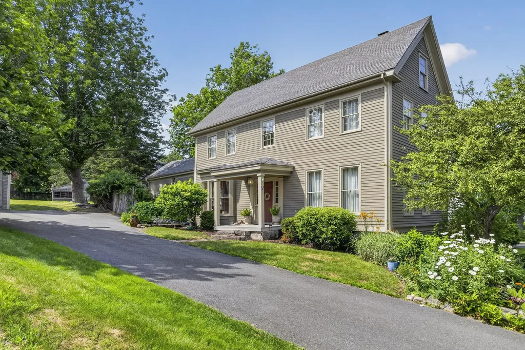54 Federal Street Wiscasset ME 04578