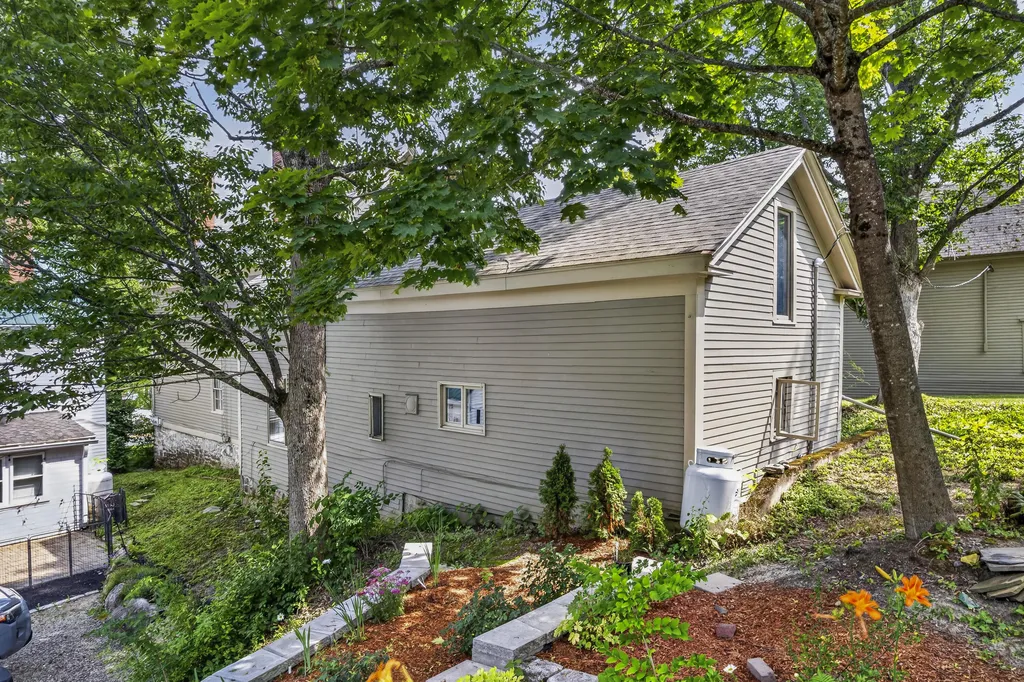54 Federal Street Wiscasset ME 04578