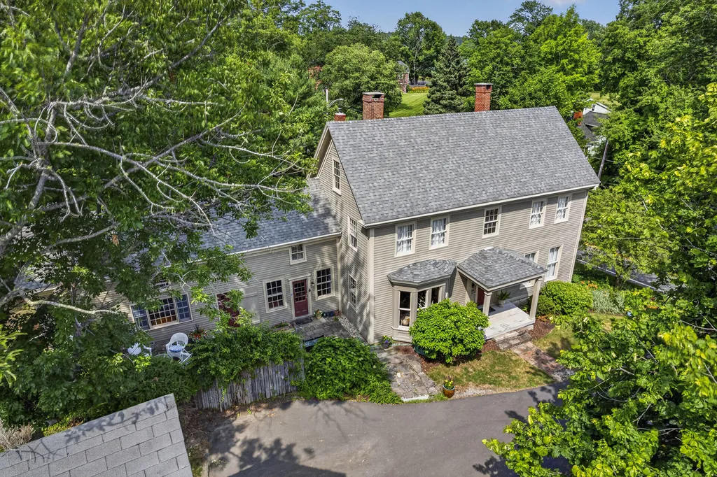 54 Federal Street Wiscasset ME 04578