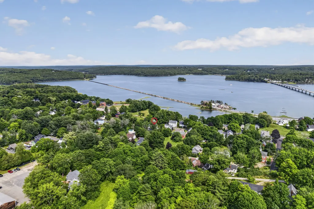 54 Federal Street Wiscasset ME 04578