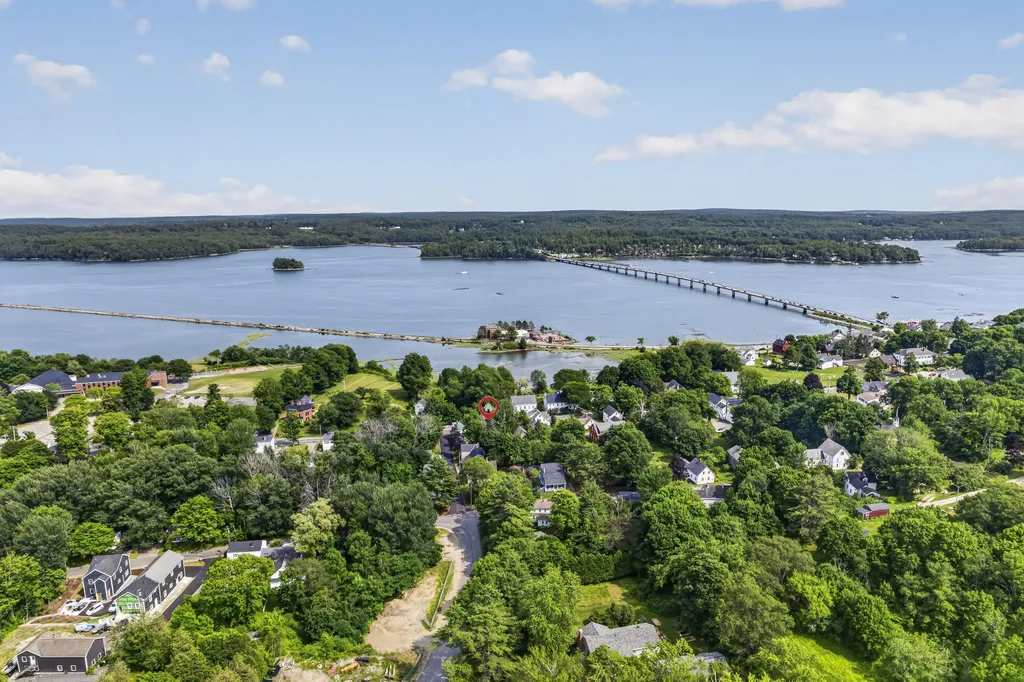 54 Federal Street Wiscasset ME 04578