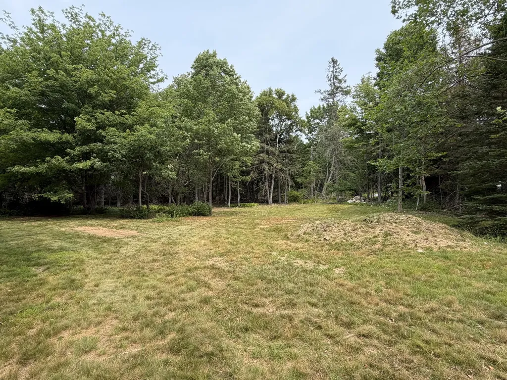 4 Mccauley Lane Deer Isle ME 04627