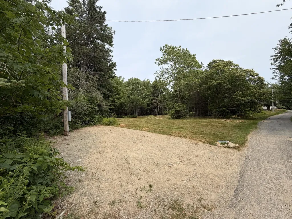 4 Mccauley Lane Deer Isle ME 04627