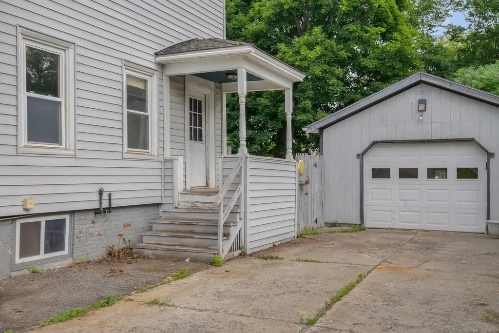 8 Vigue Street Waterville ME 04901
