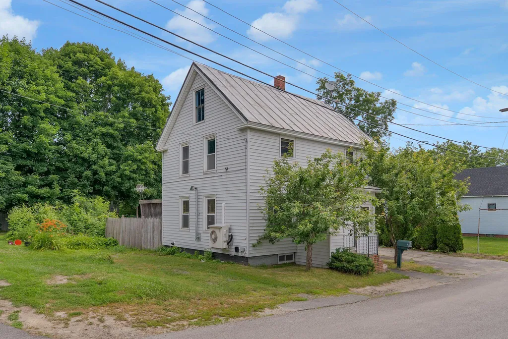 8 Vigue Street Waterville ME 04901