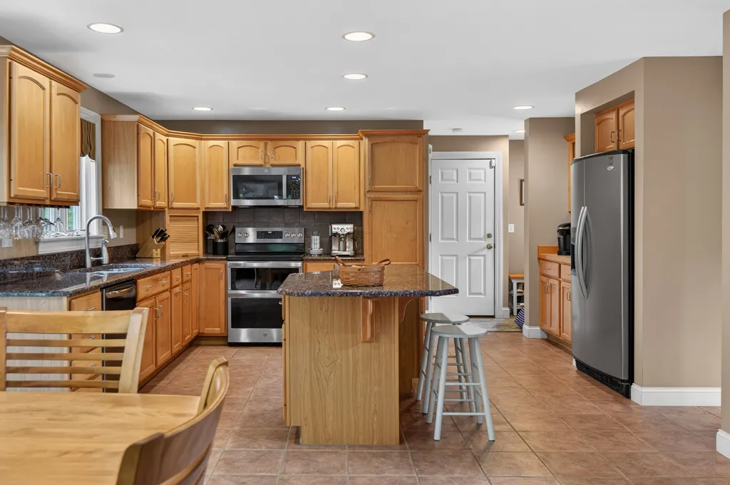 15 Bornheimer Place Scarborough ME 04074