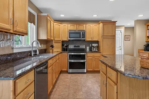 15 Bornheimer Place Scarborough ME 04074