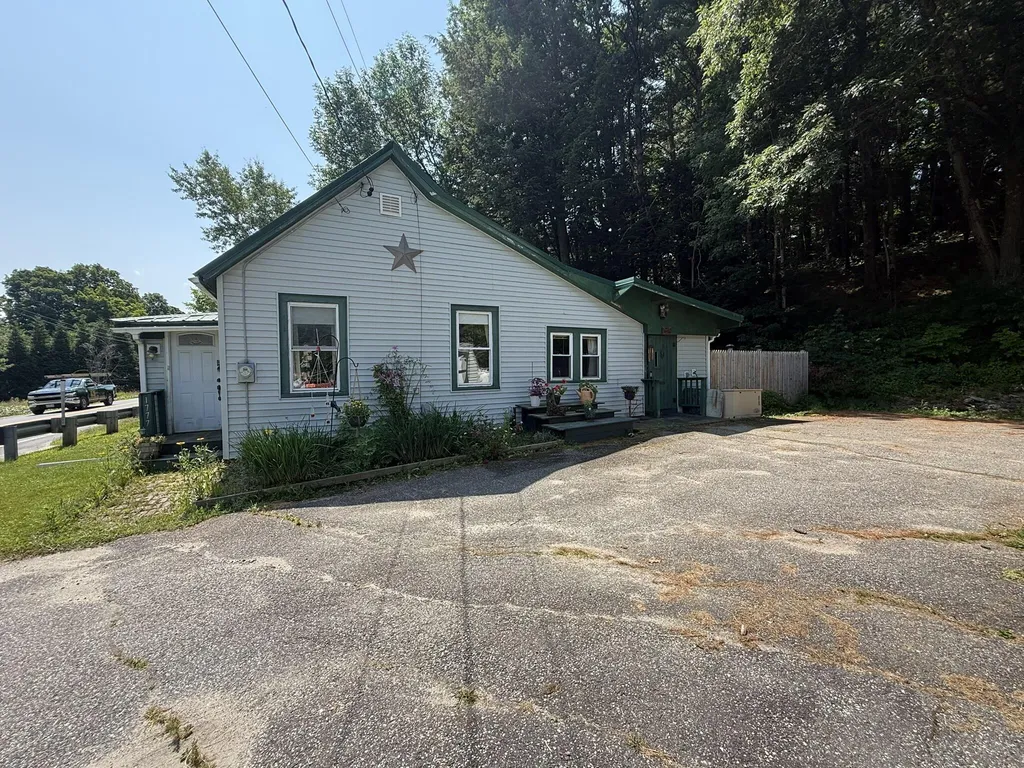 1777 Riverside Drive Auburn ME 04210