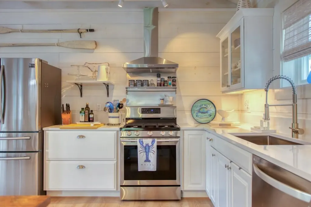 32 Murray Hill Road Boothbay ME 04544