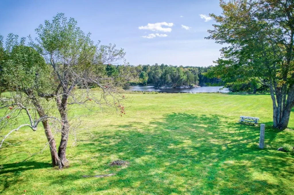 32 Murray Hill Road Boothbay ME 04544