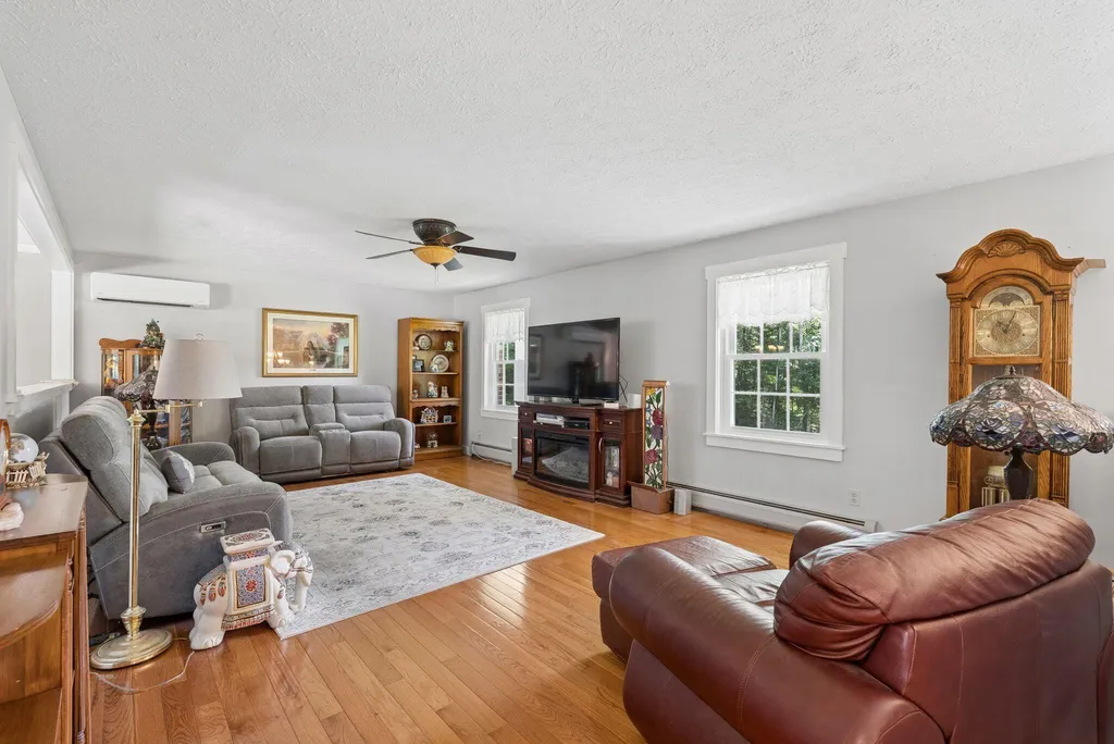 28 Edgecomb Road Lisbon ME 04252