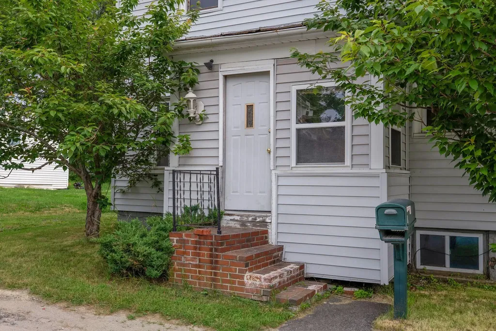 8 Vigue Street Waterville ME 04901
