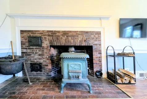 8 Christian Row Buxton ME 04093