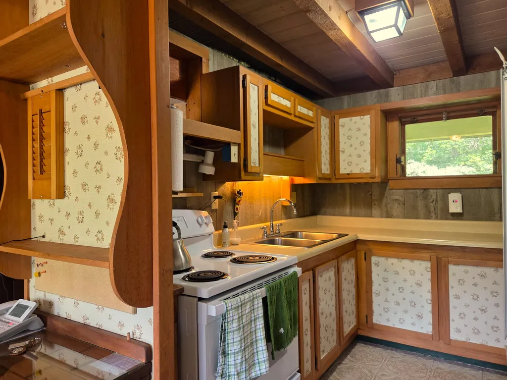 1462 Waterville Waldo ME 04915
