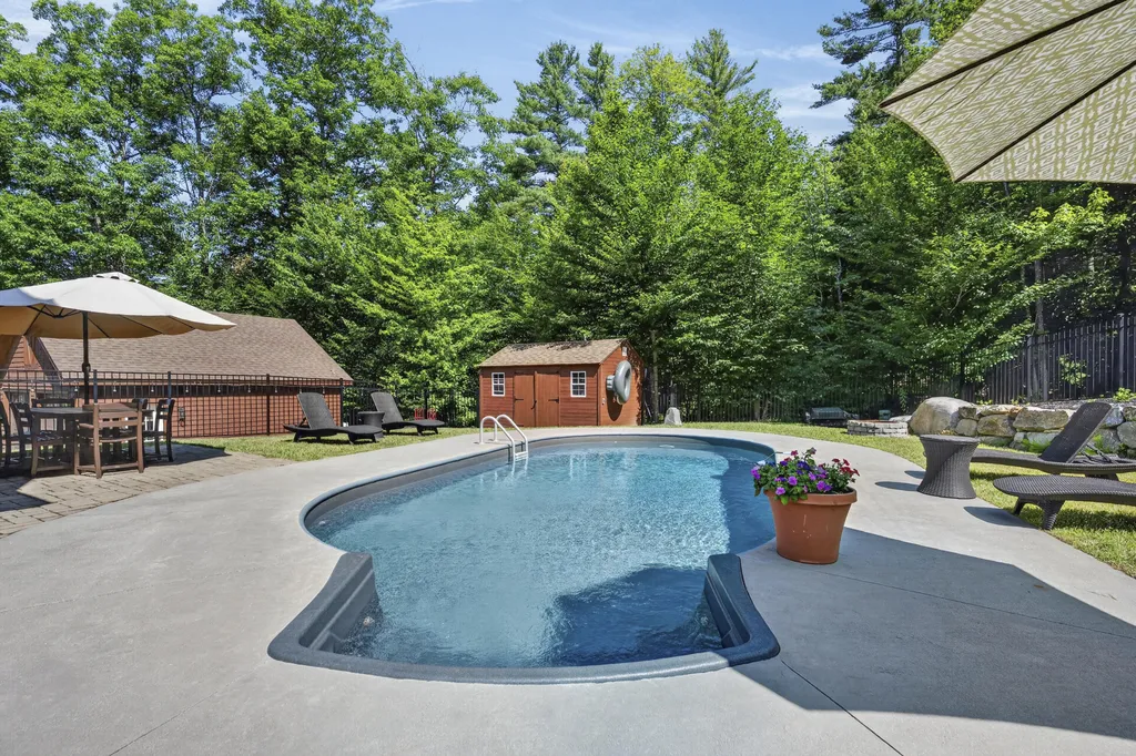 4 Oak Ridge Road Bethel ME 04217