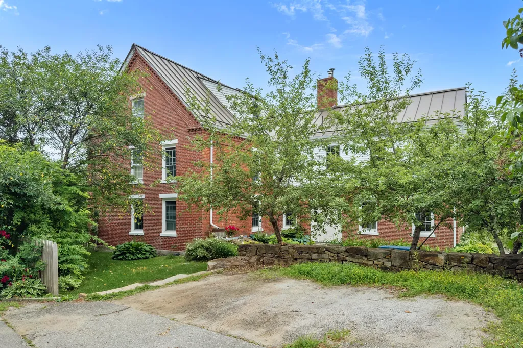 28 Pleasant Street Waldoboro ME 04572