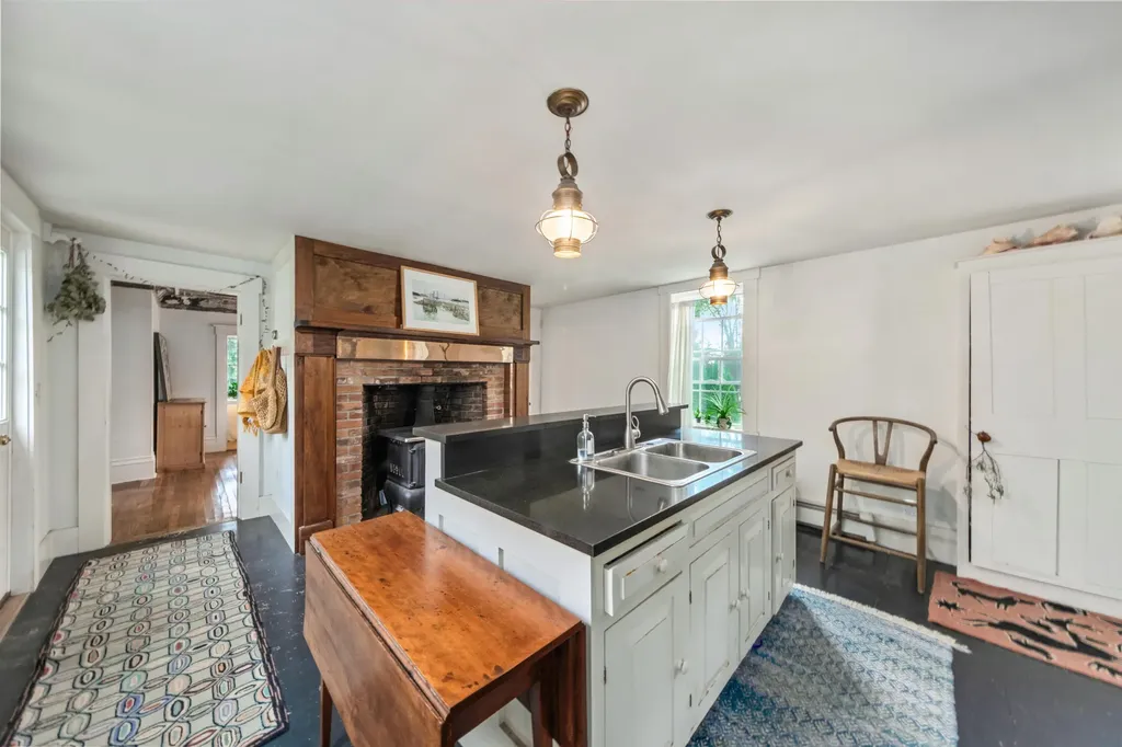 28 Pleasant Street Waldoboro ME 04572