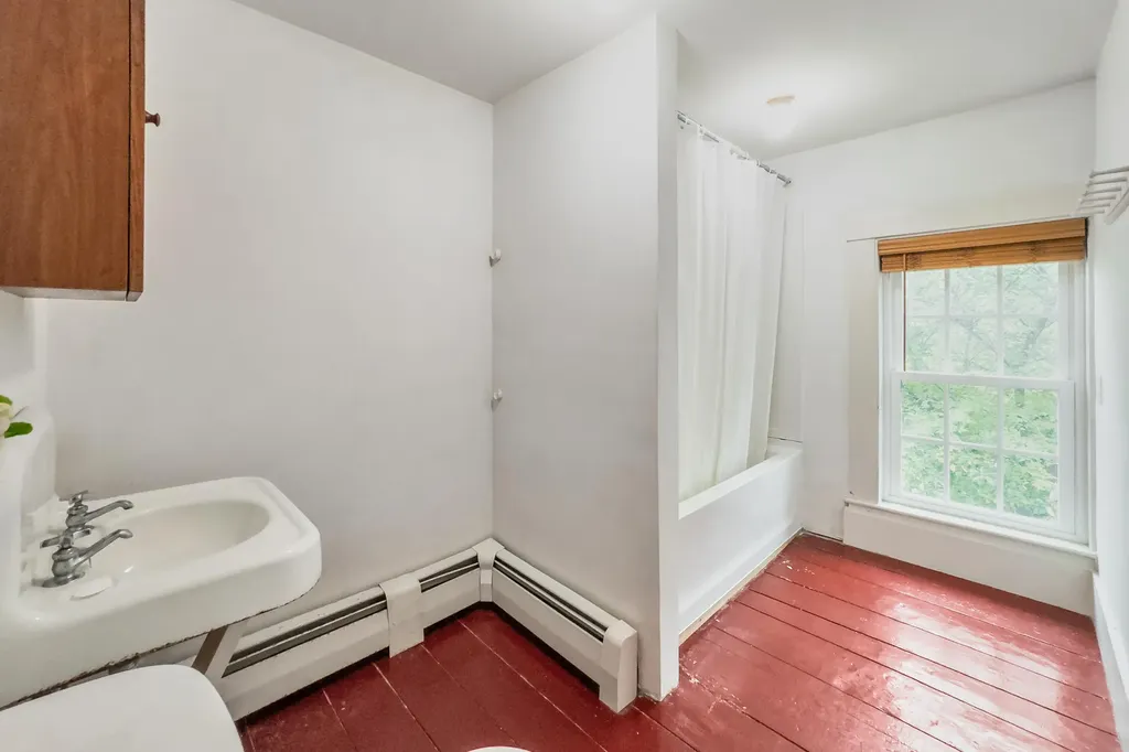 28 Pleasant Street Waldoboro ME 04572