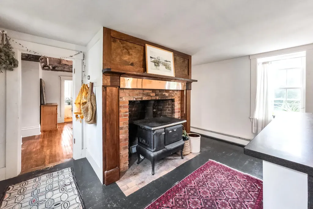 28 Pleasant Street Waldoboro ME 04572