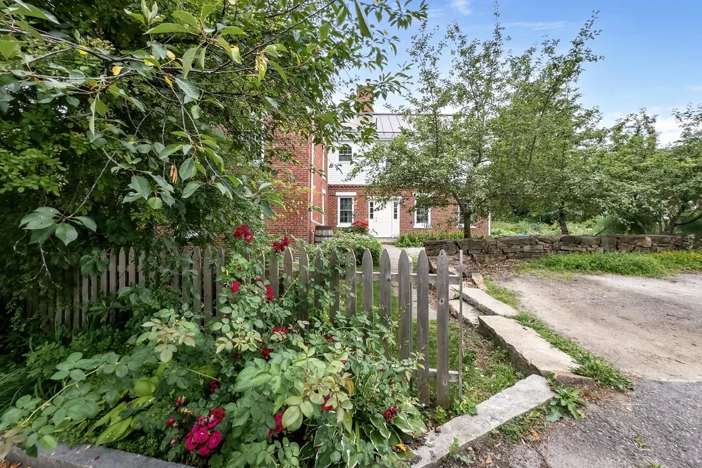 28 Pleasant Street Waldoboro ME 04572
