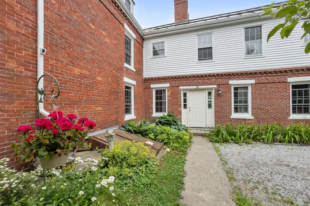 28 Pleasant Street Waldoboro ME 04572