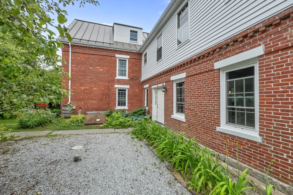 28 Pleasant Street Waldoboro ME 04572