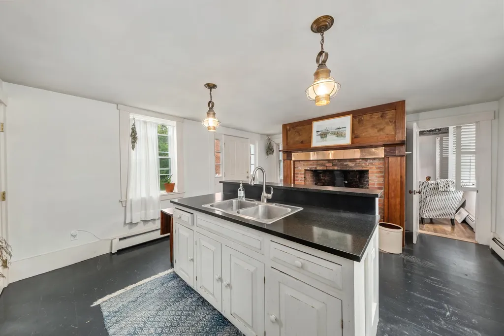 28 Pleasant Street Waldoboro ME 04572