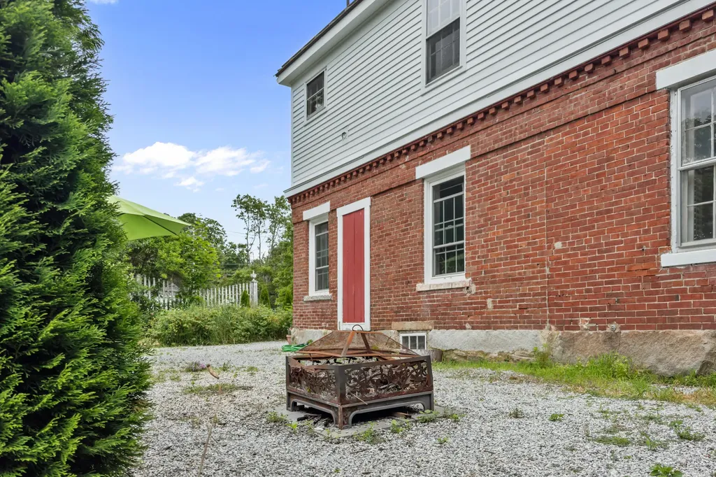 28 Pleasant Street Waldoboro ME 04572