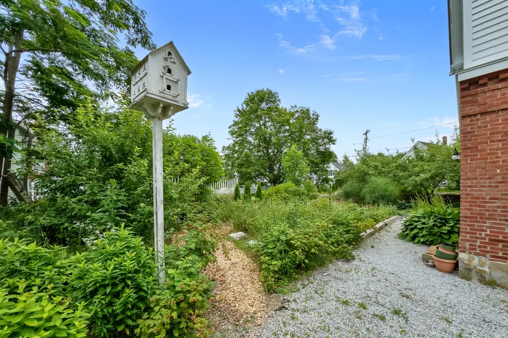 28 Pleasant Street Waldoboro ME 04572