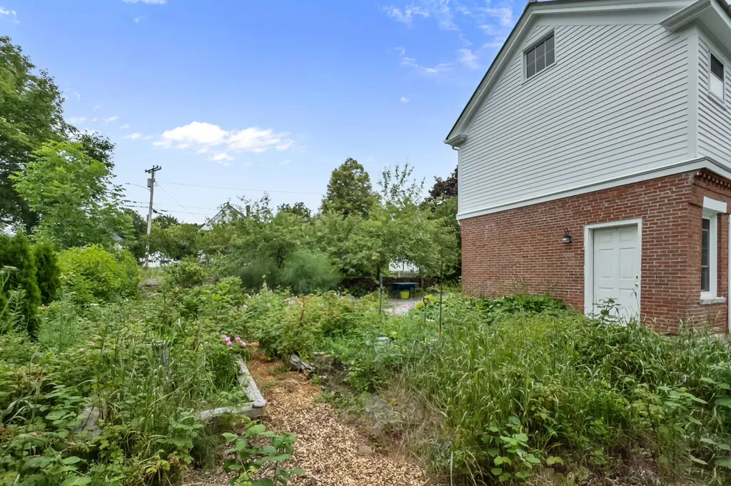 28 Pleasant Street Waldoboro ME 04572