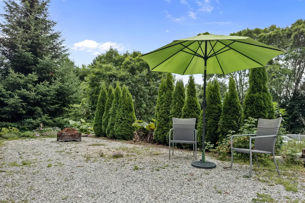 28 Pleasant Street Waldoboro ME 04572