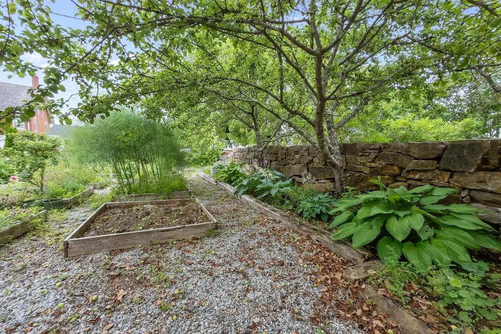28 Pleasant Street Waldoboro ME 04572