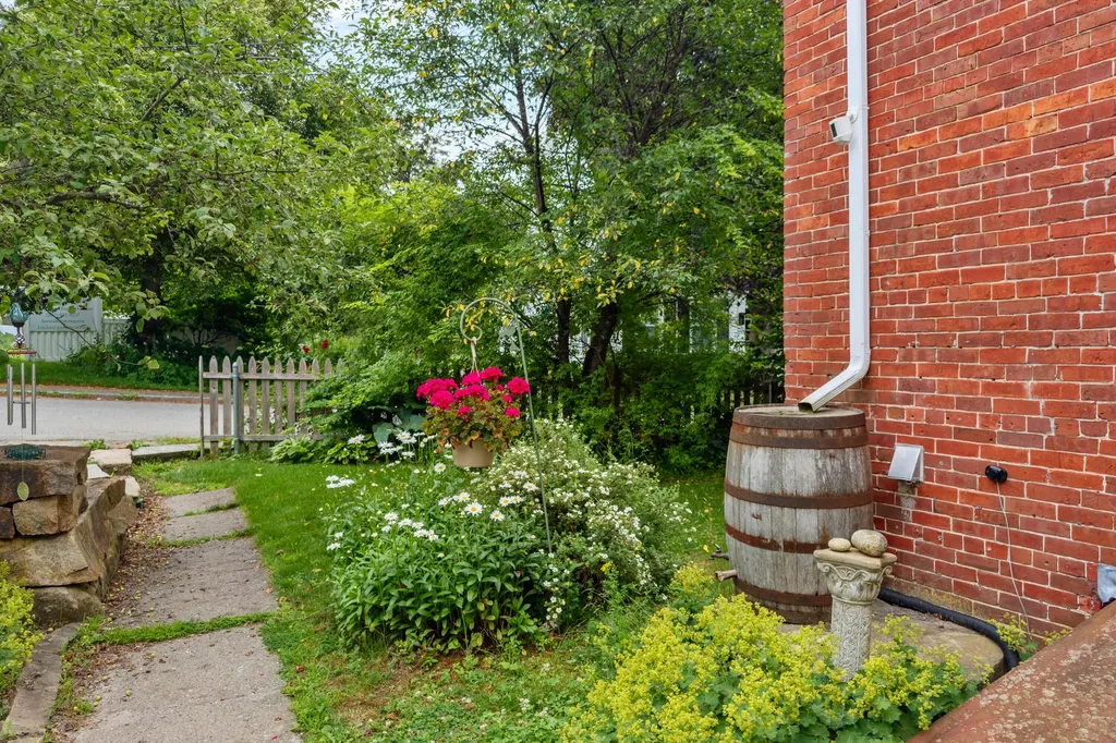 28 Pleasant Street Waldoboro ME 04572