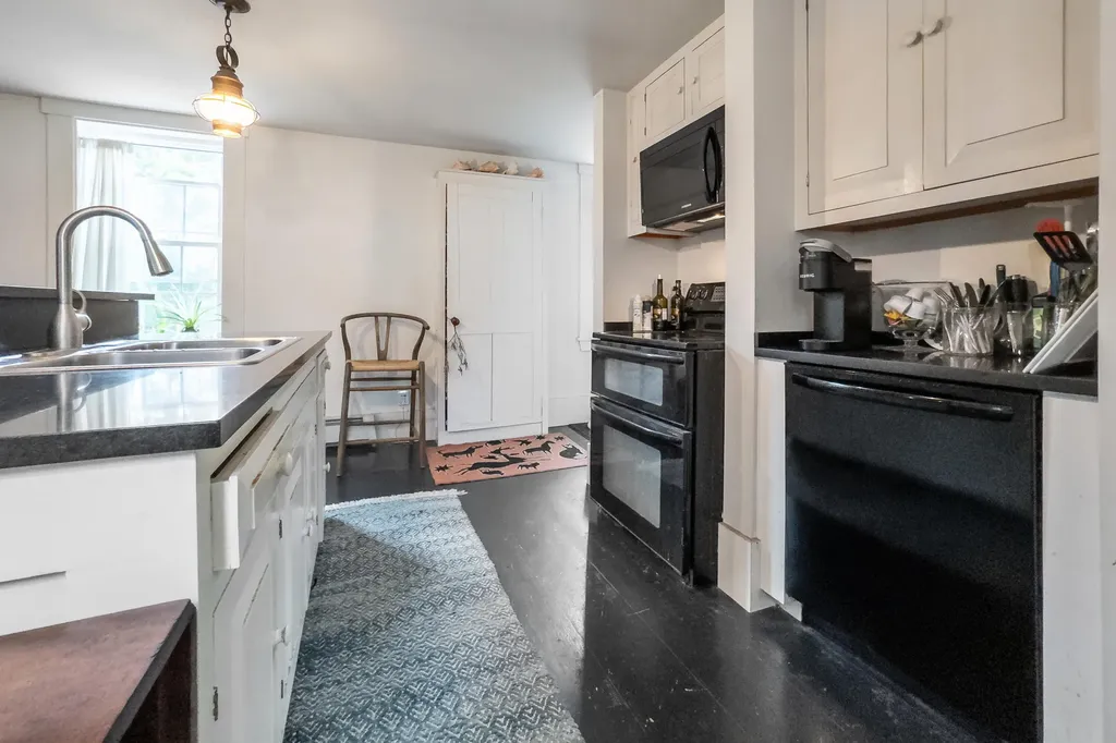 28 Pleasant Street Waldoboro ME 04572