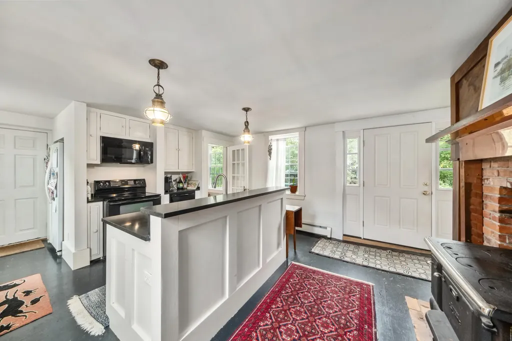 28 Pleasant Street Waldoboro ME 04572