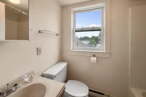 28 Pleasant Street Waldoboro ME 04572