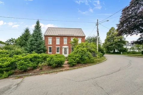 28 Pleasant Street Waldoboro ME 04572