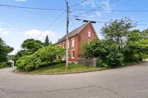 28 Pleasant Street Waldoboro ME 04572