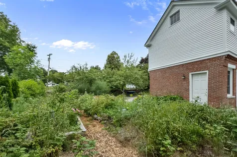 28 Pleasant Street Waldoboro ME 04572