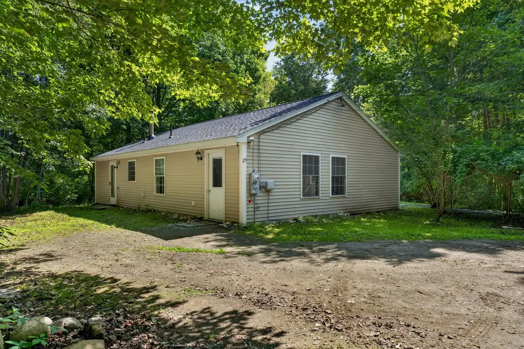 25 Matthews Avenue Vassalboro ME 04989