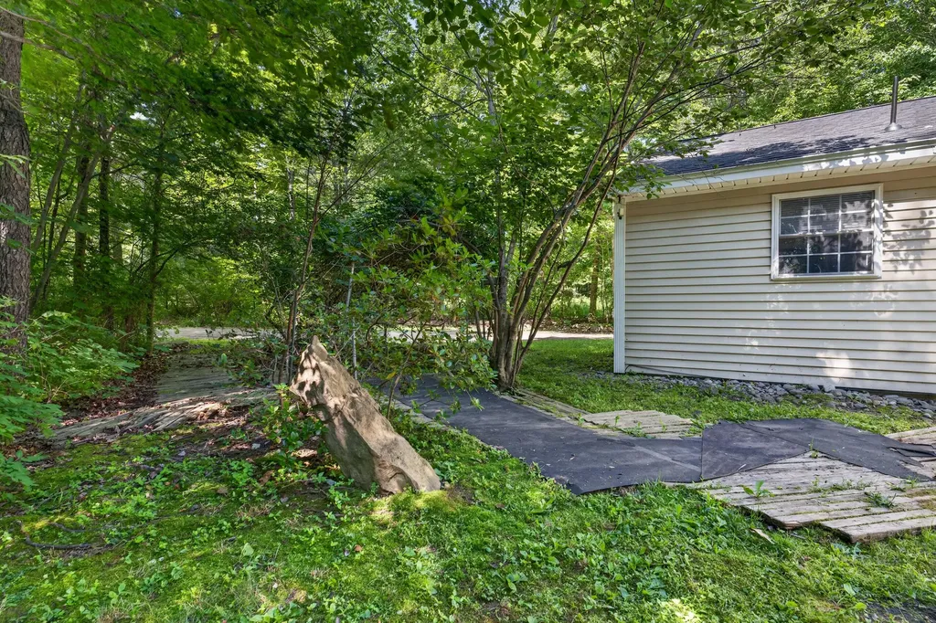 25 Matthews Avenue Vassalboro ME 04989
