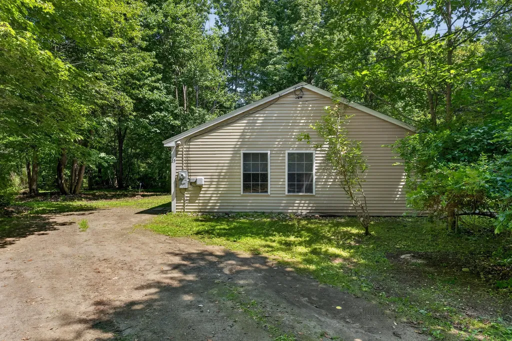 25 Matthews Avenue Vassalboro ME 04989
