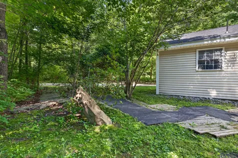 25 Matthews Avenue Vassalboro ME 04989