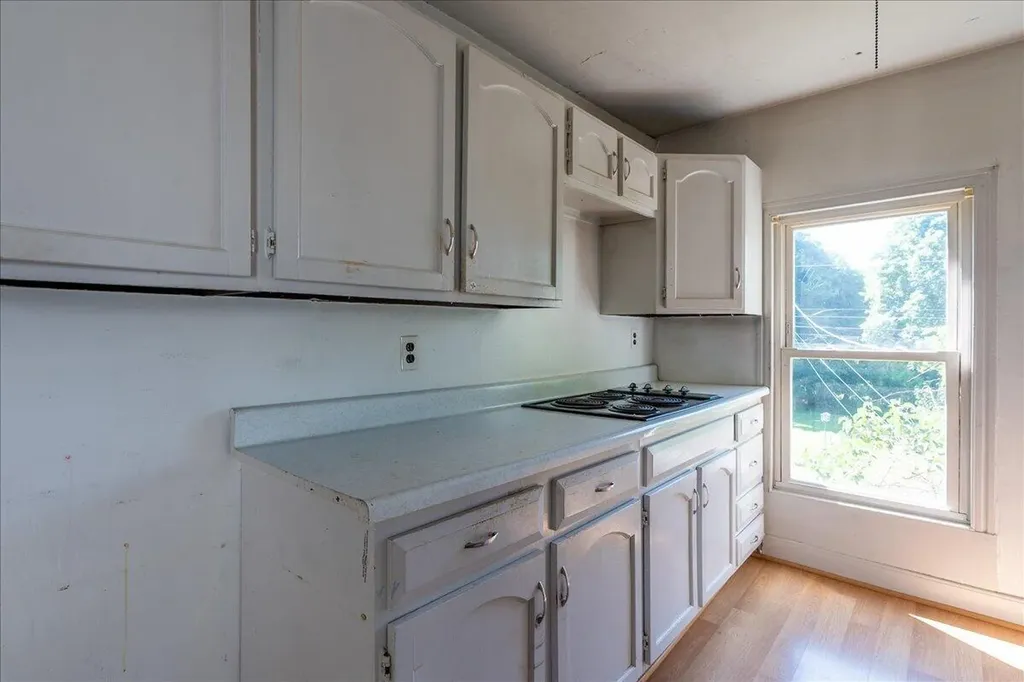 41 Hyler Street Thomaston ME 04861