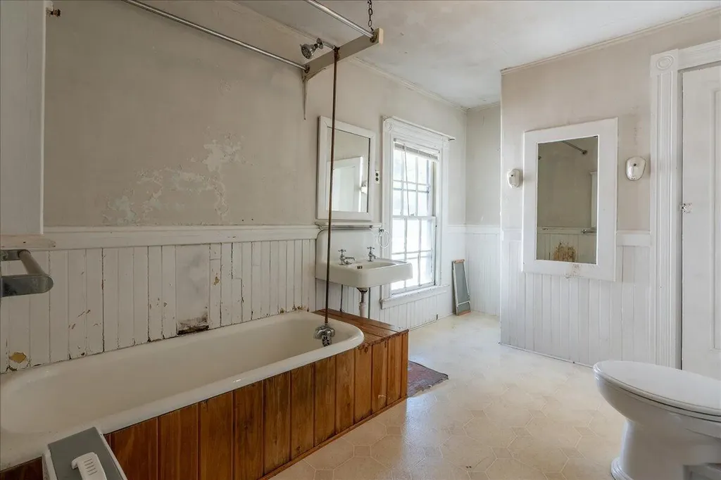41 Hyler Street Thomaston ME 04861