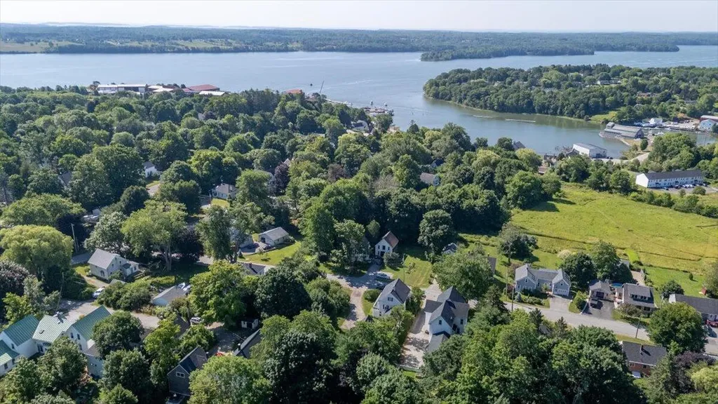 41 Hyler Street Thomaston ME 04861