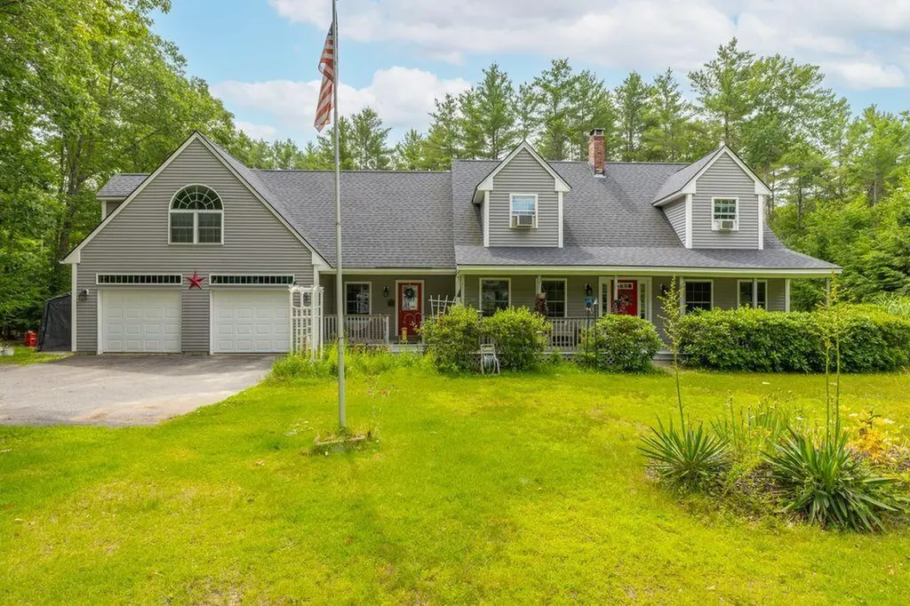 22 Davis Road Buxton ME 04093