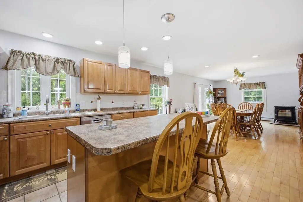22 Davis Road Buxton ME 04093
